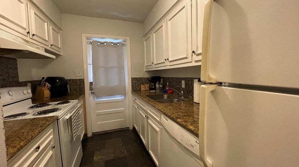 8299 Kingsbrook Rd, Houston, TX 77024-3399