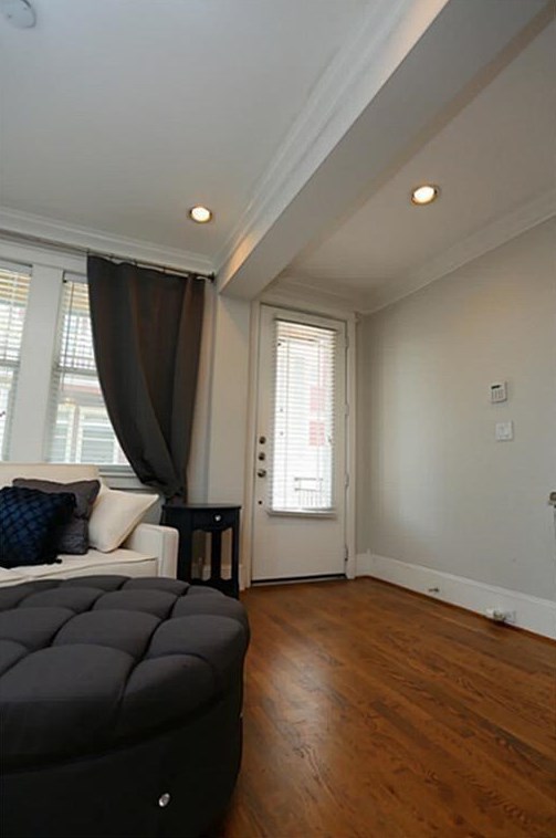 919 Yale St, Houston, TX 77008