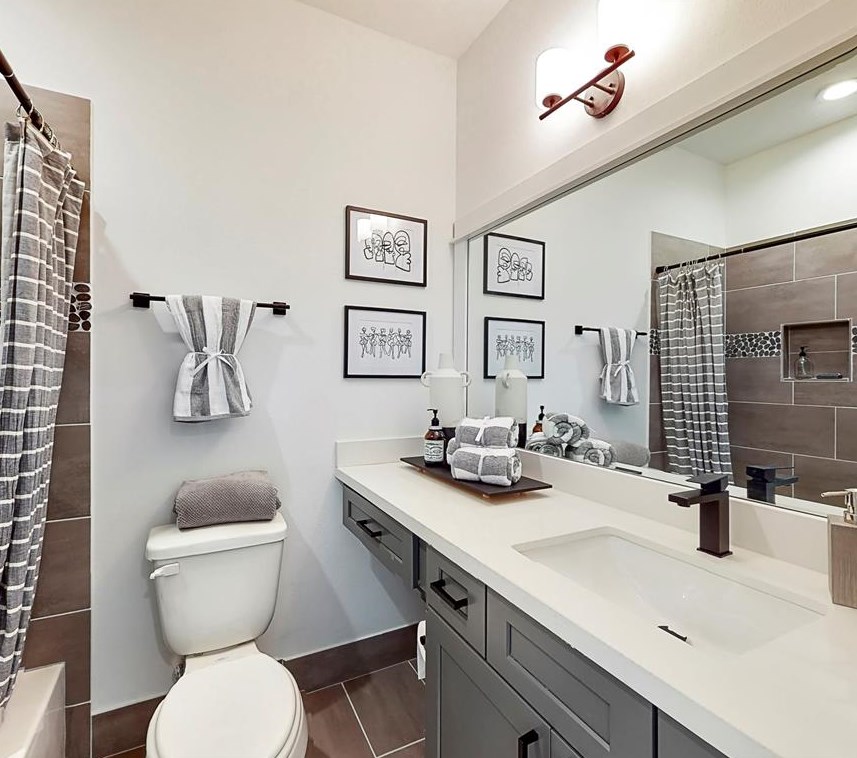 3072 Jensen Dr, Houston TX  77026-5513 exterior