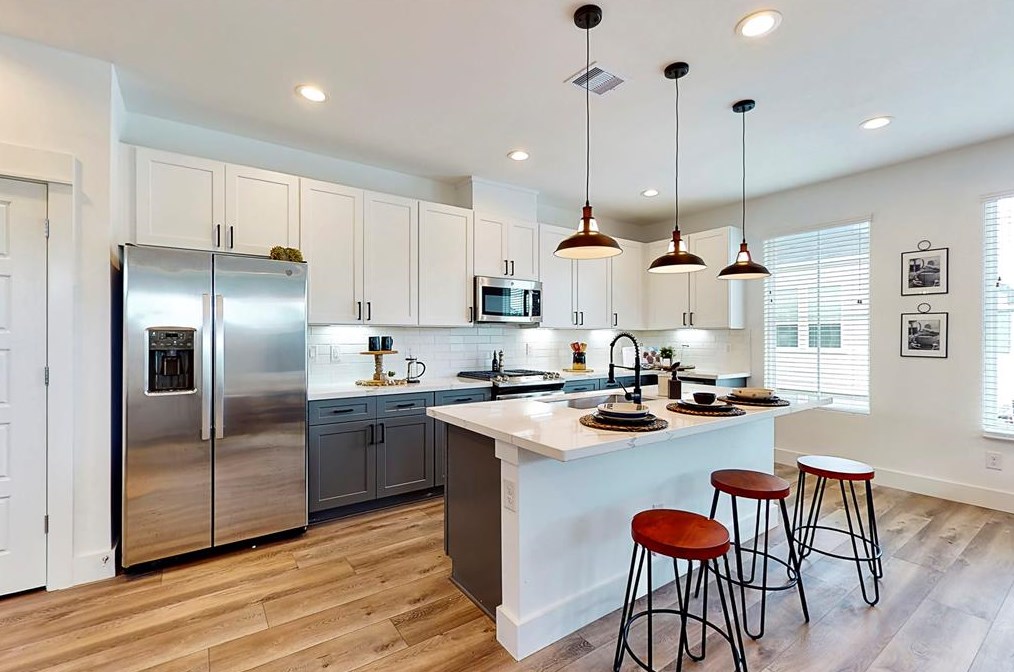 3072 Jensen Dr, Houston TX  77026-5513 exterior