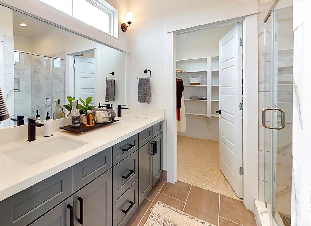 3072 Jensen Dr, Houston TX  77026-5513 exterior