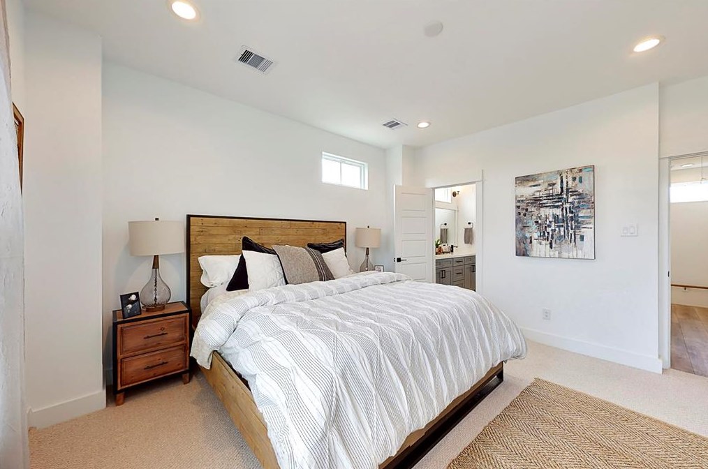 3072 Jensen Dr, Houston TX  77026-5513 exterior