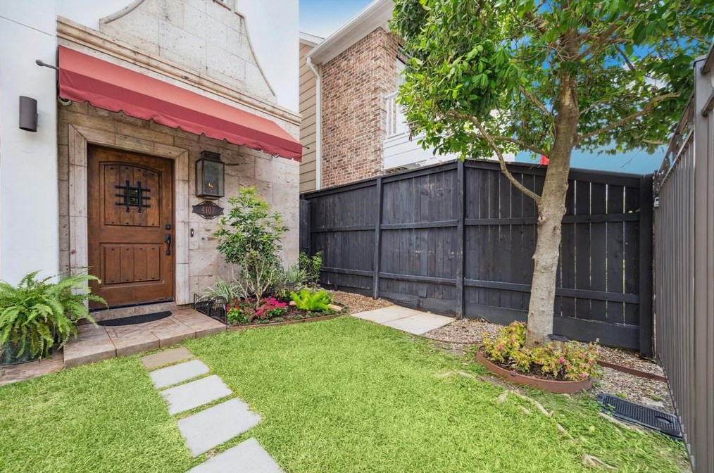 4107 Floyd St, Houston, TX 77007