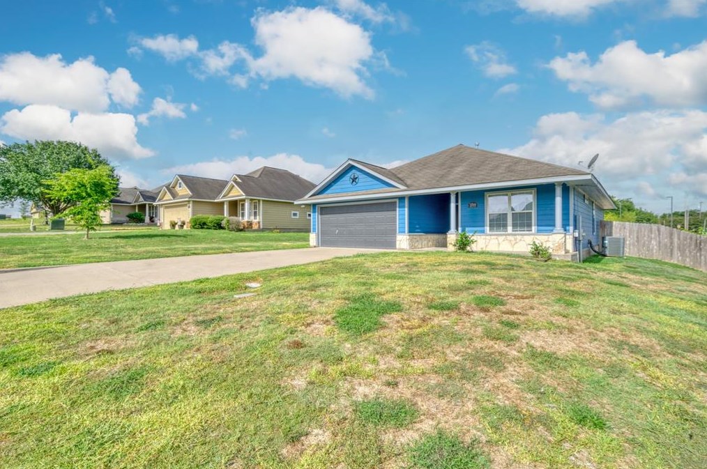 1709 Weaver St, Brenham, TX 77833-1448