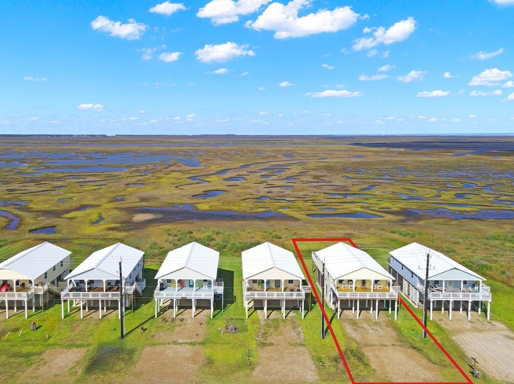 2939 Blue Water Hwy, Jones Creek, TX 77541-7289