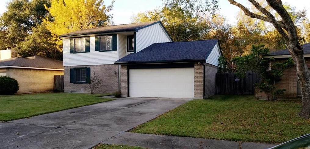2318 Aprilmont Dr, Sugar Land TX  77498-1904 exterior