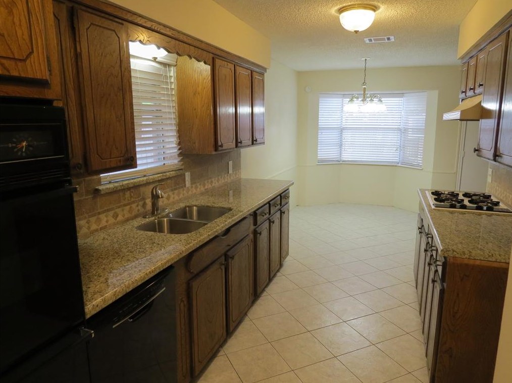 1621 N Park Way Dr, Deer Park, TX 77536