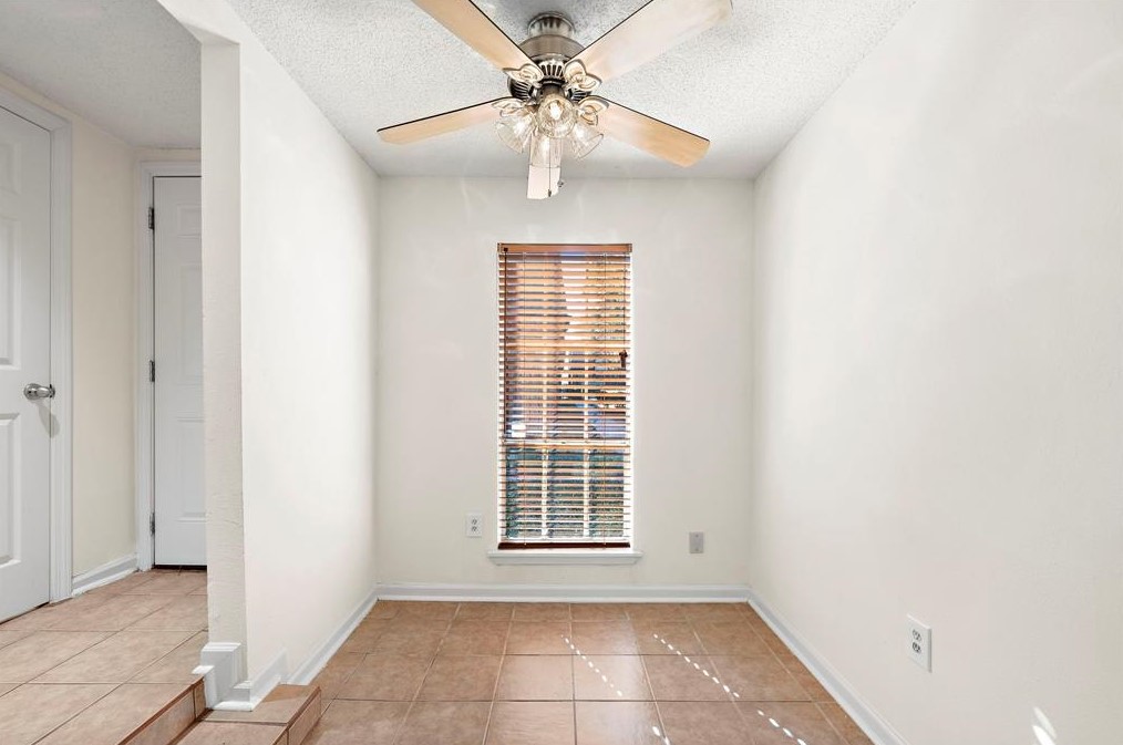 711 Holiday Dr #51, Galveston, TX 77550