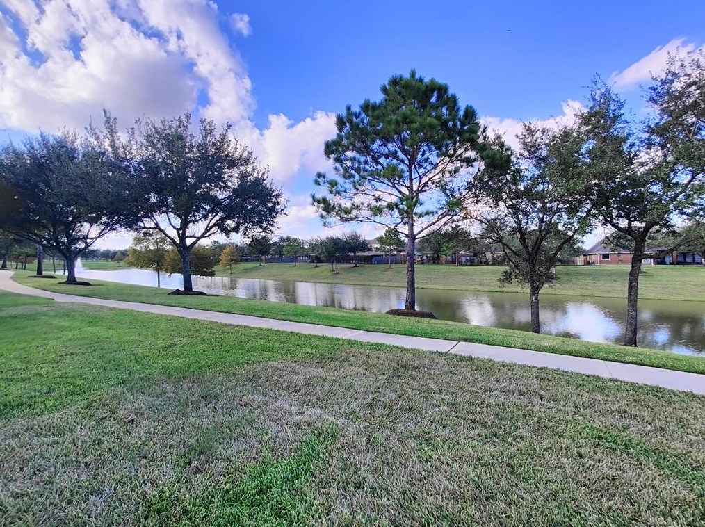 12807 Southern Valley Dr, Pearland, TX 77584
