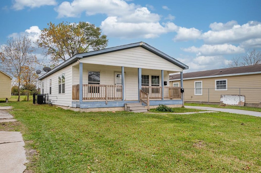 5206 Pershing St, Houston, TX 77033-2754