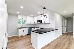 9529 Fairland Dr, Houston, TX 77051 - Photo 4