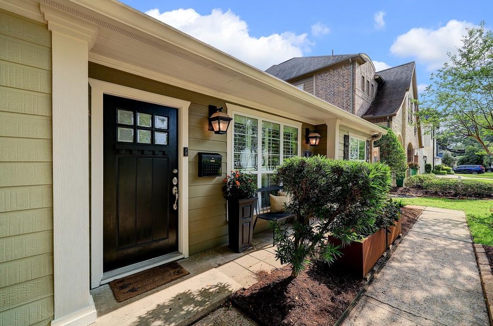 1811 Hewitt Dr, Houston, TX 77018-4024