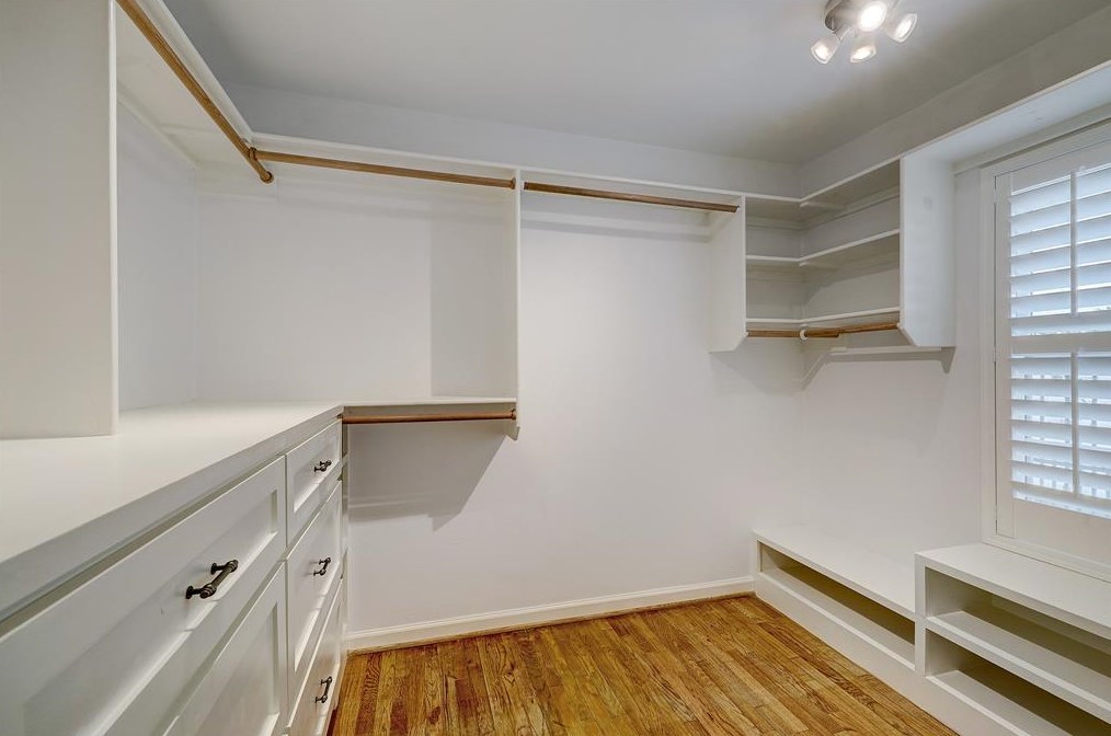 1811 Hewitt Dr, Houston TX  77092-5120 exterior