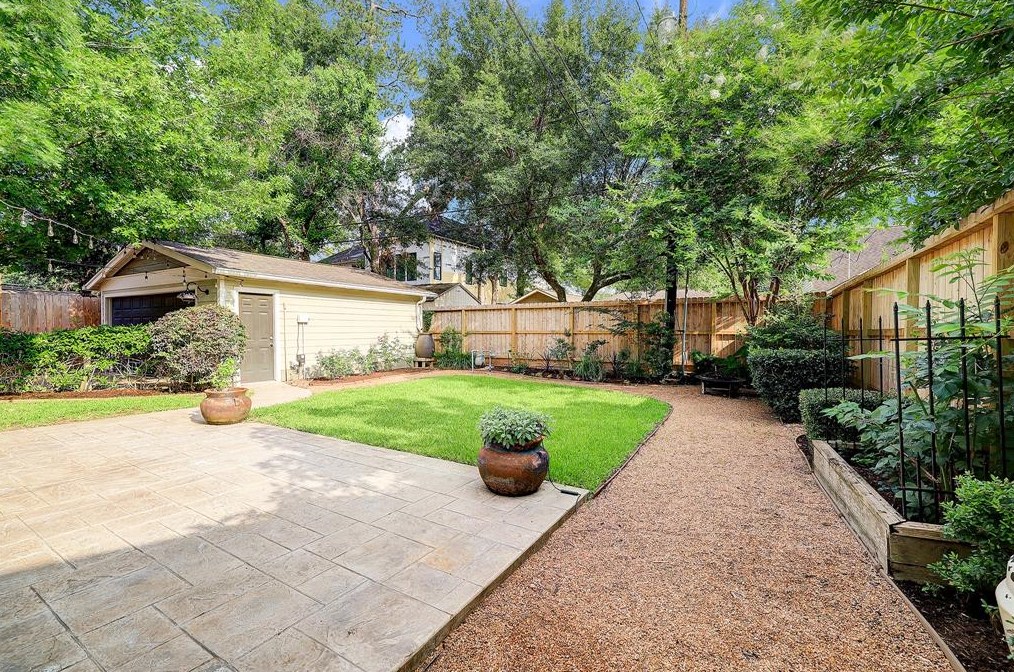 1811 Hewitt Dr, Houston TX  77092-5120 exterior