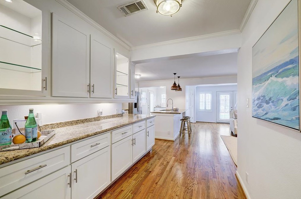 1811 Hewitt Dr, Houston TX  77018-4024 exterior