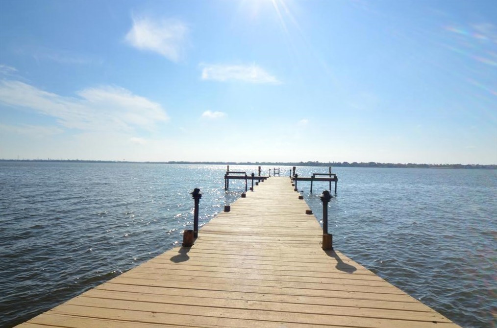4001 Nasa Pkwy #214, Taylor Lake Village, TX 77586