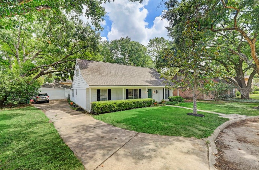 2110 Hollow Hook Rd, Houston, TX 77080-6303