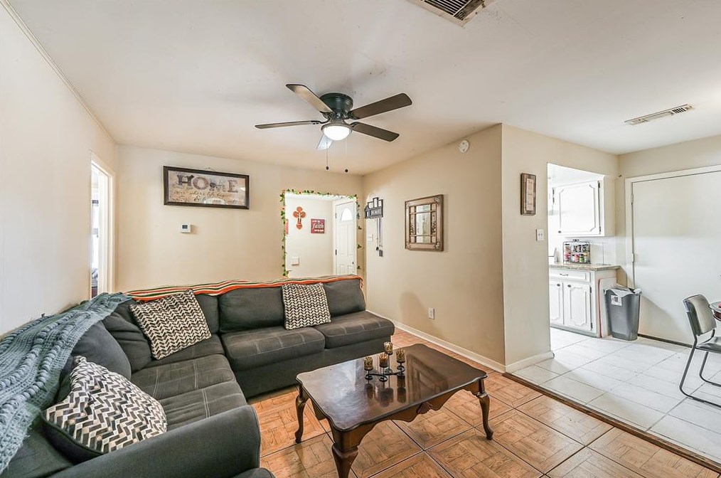 4911 Charriton Dr, Houston TX  77039-4806 exterior