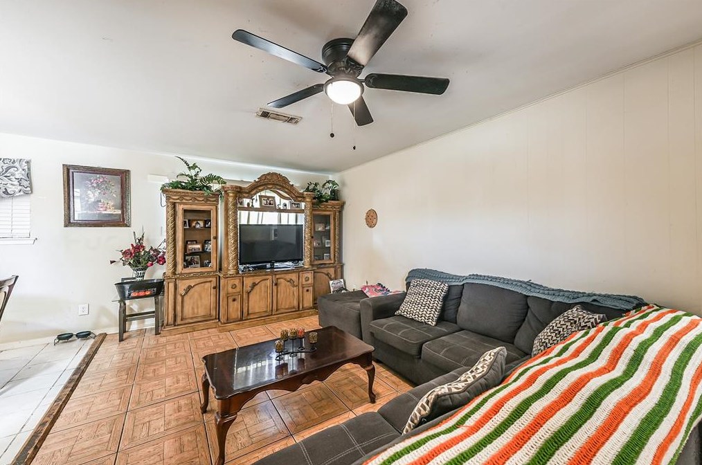 4911 Charriton Dr, Houston TX  77039-4806 exterior