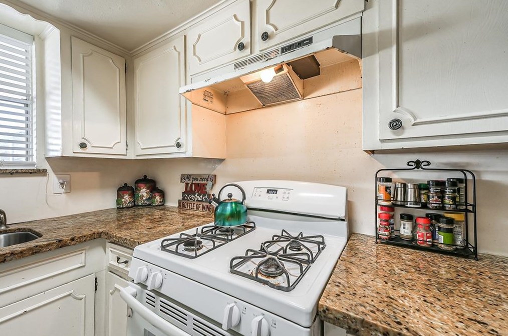 4911 Charriton Dr, Houston TX  77039-4806 exterior