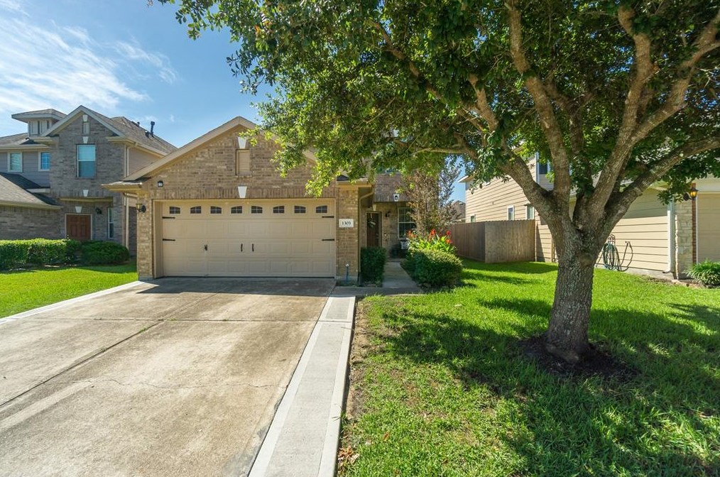 1303 Pinto Pass, Alvin, TX 77511-4847