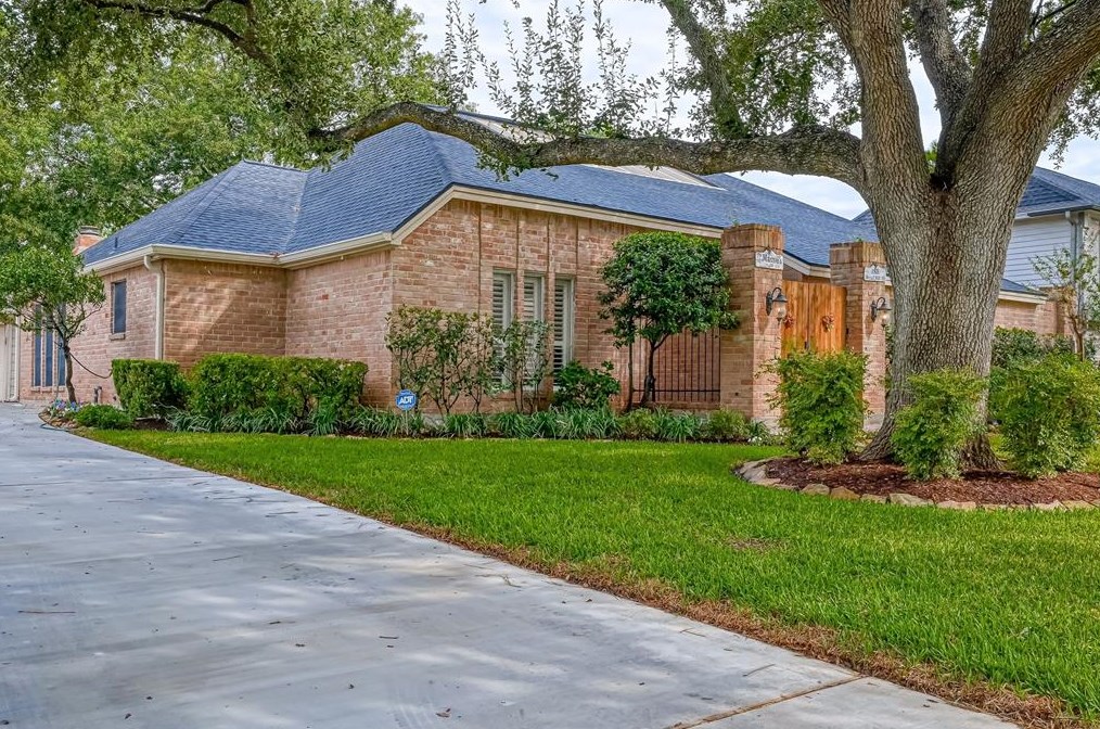 11906 Drexel Hill Dr, Houston, TX 77077-3010