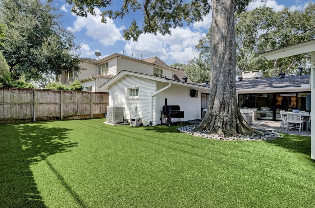 1107 Briarmead Dr, Houston, TX 77057