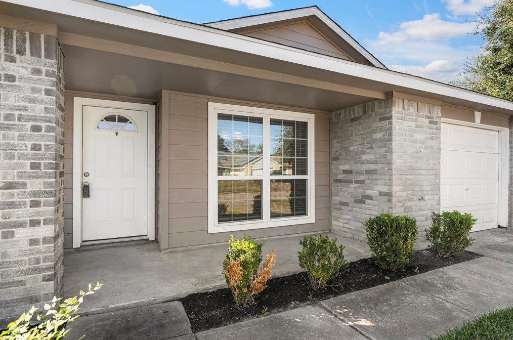 24015 Running Iron Dr, Hockley, TX 77447