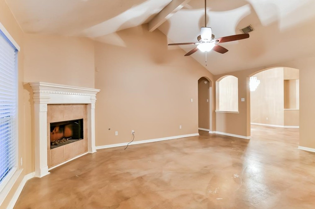 135 W Drifting Shadows Cir, Conroe, TX 77385