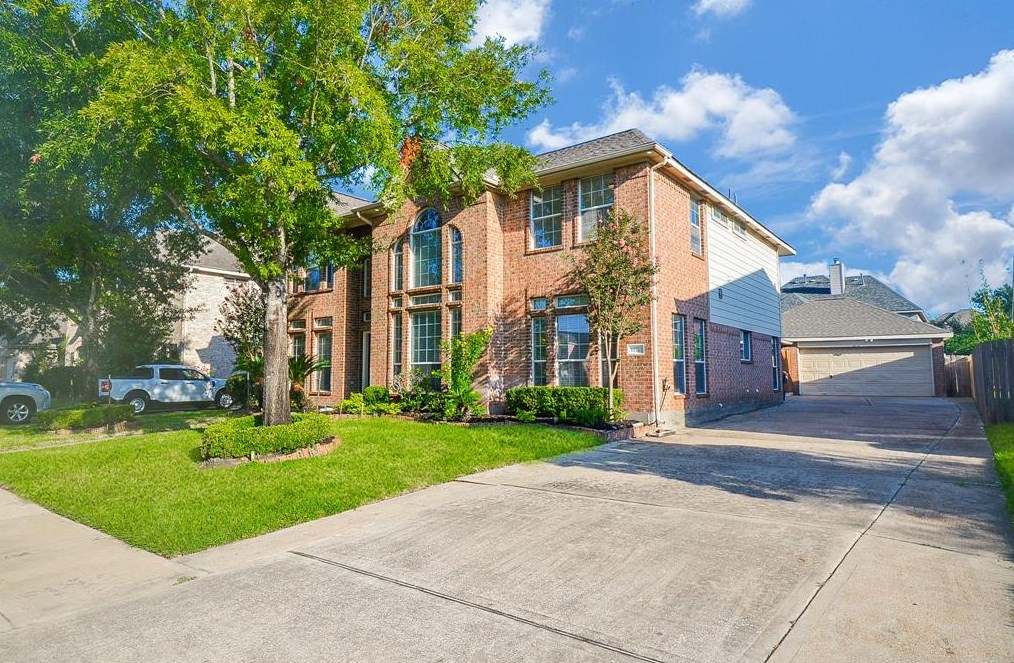14722 Rich Valley Ln, Sugar Land, TX 77498-5031