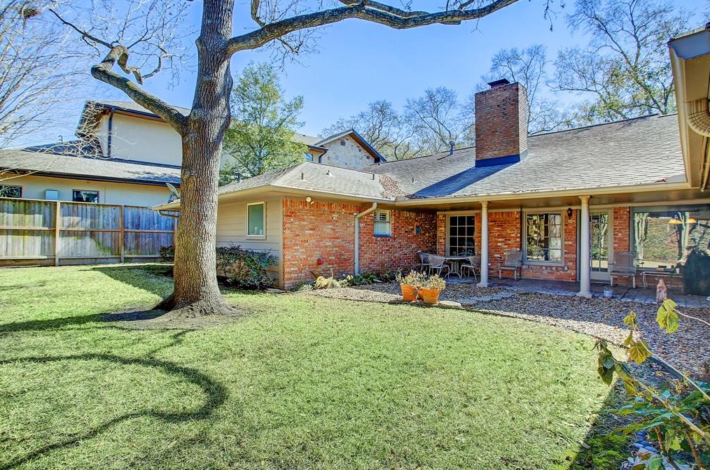 6236 Cedar Crk Dr, Houston TX  77042-2303 exterior