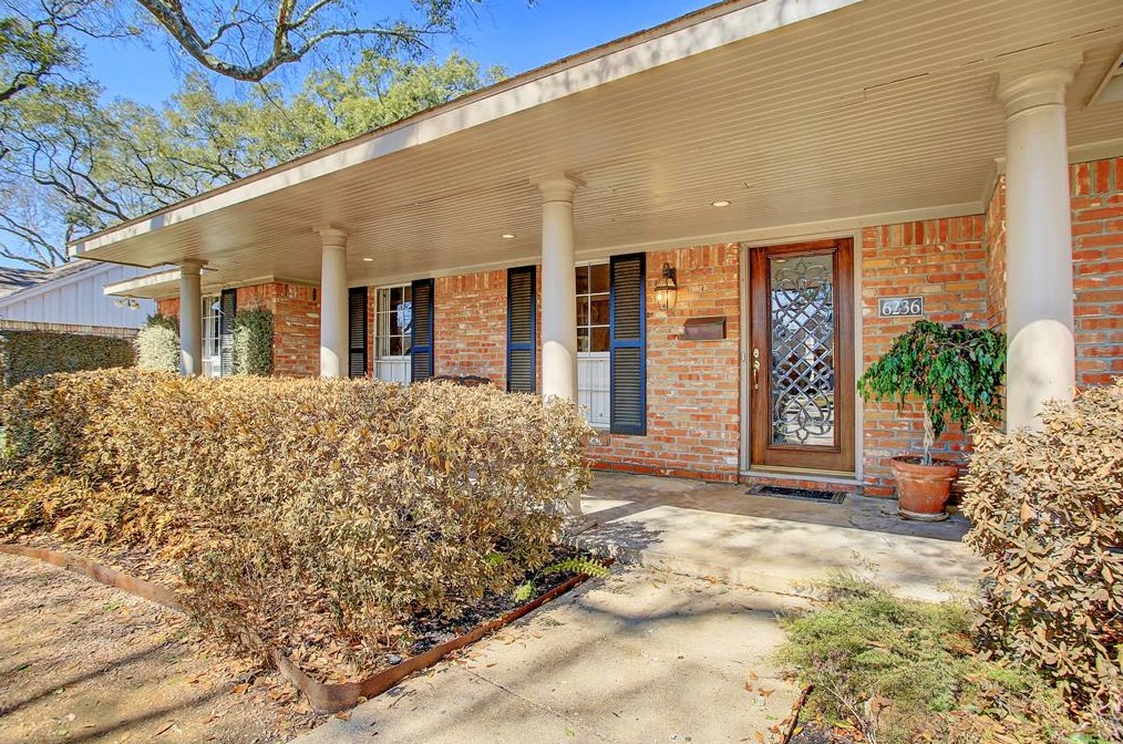 6236 Cedar Creek Dr, Houston TX  77057-1804 exterior