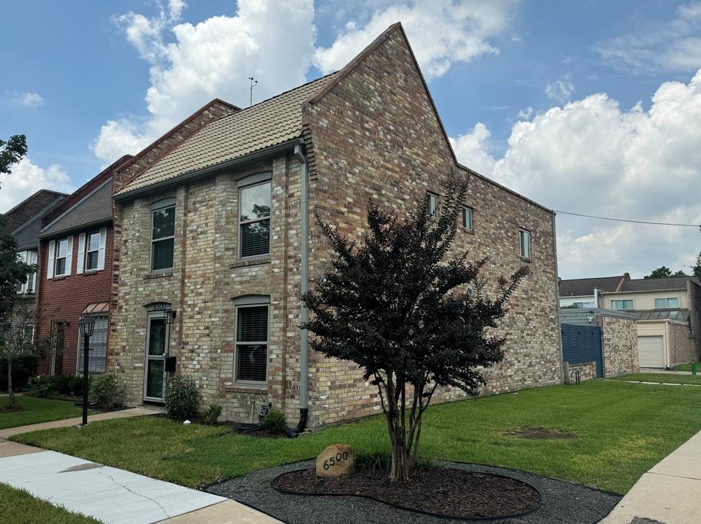 6500 Gambier Ln, Bellaire, TX 77401-3703