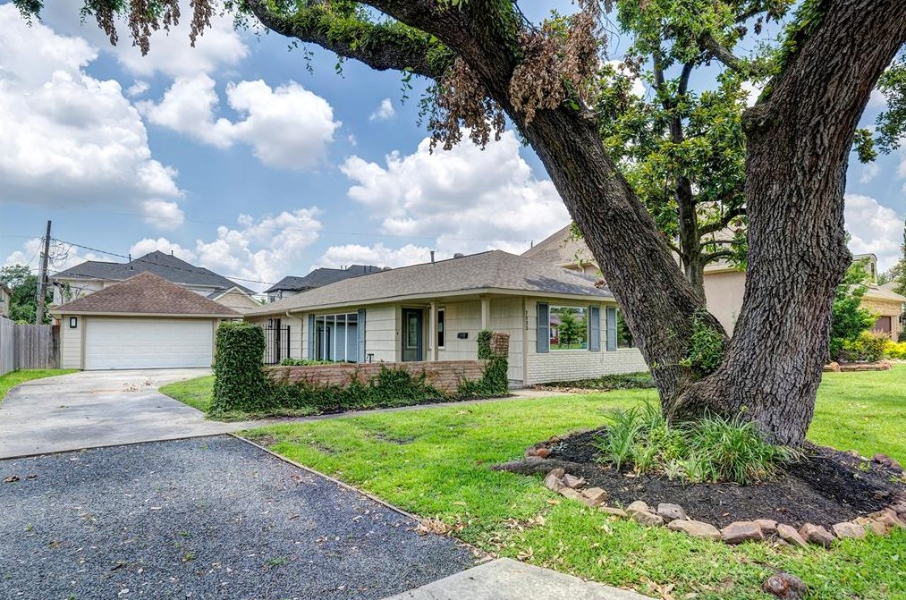 1533 Bayram Dr, Houston, TX 77055