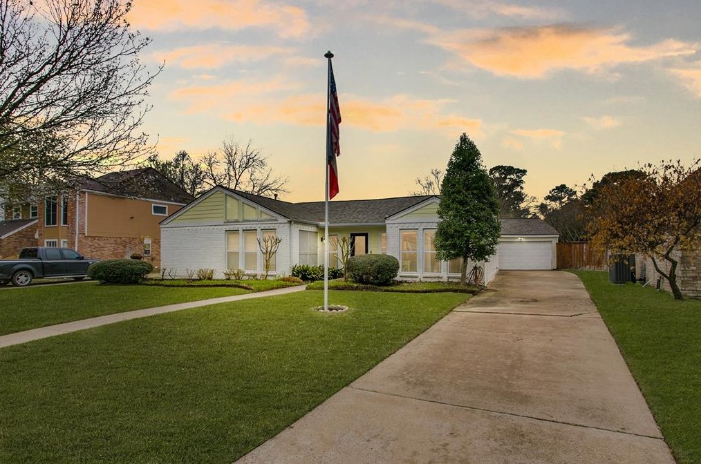8315 Waynemer Way, Houston, TX 77040-1530