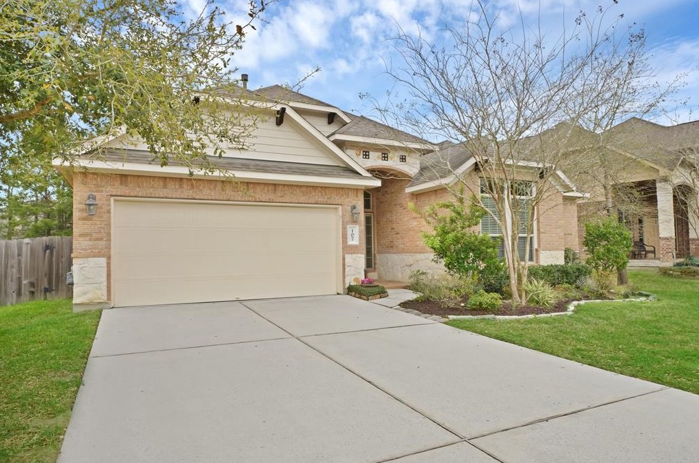 107 Autumn Forest Ln, Conroe, TX 77384
