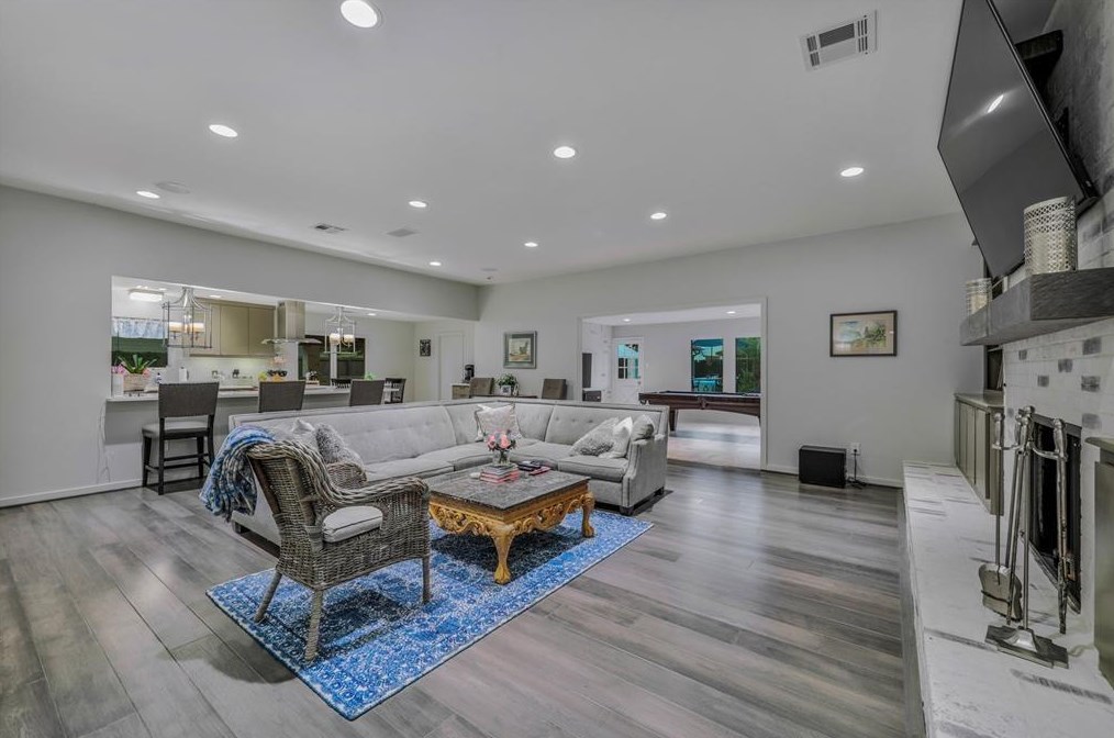 1030 Martin St, Houston, TX 77018-2016