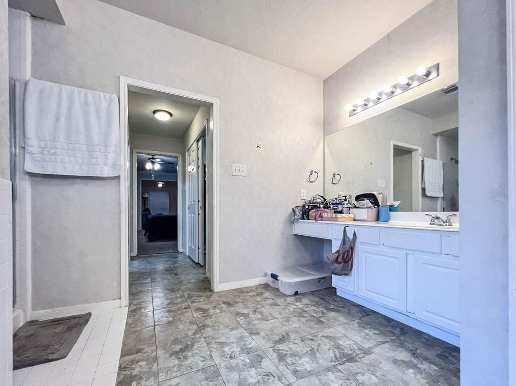 5018 Hearth Holw Ln, Sugar Land TX 77479-3857 exterior