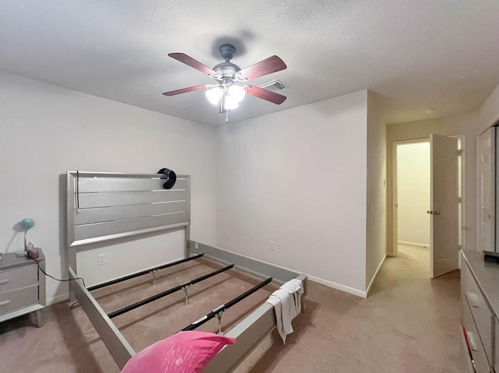 5018 Hearth Holw Ln, Sugar Land TX 77479-3857 exterior