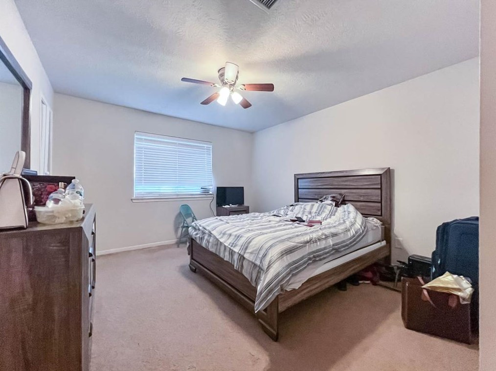 5018 Hearth Holw Ln, Sugar Land TX 77479-3857 exterior