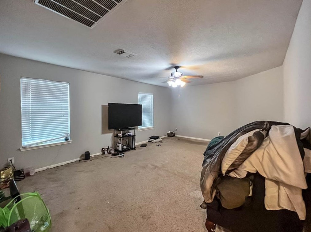 5018 Hearth Holw Ln, Sugar Land TX 77479-3857 exterior