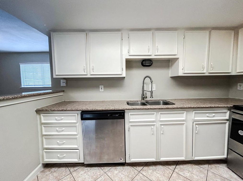 8373 La Roche Ln, Houston, TX 77036