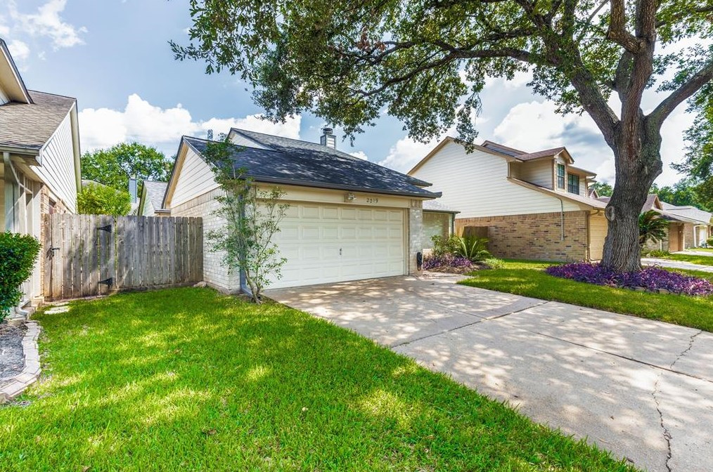2019 Creek Valley Ln, Sugar Land, TX 77478