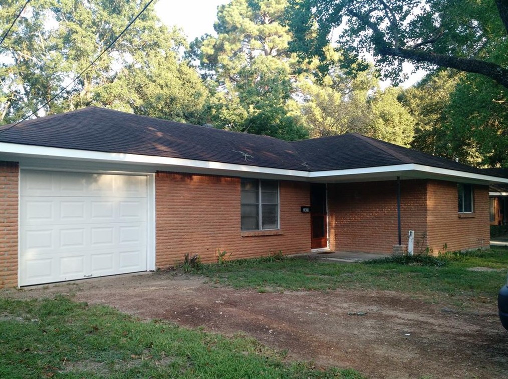 1410 N Roberson St, Conroe, TX 77301