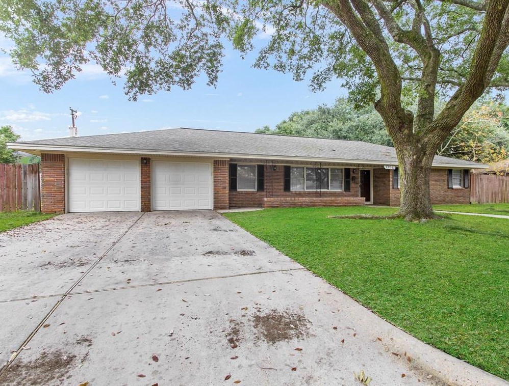1702 Olive St, Baytown TX  77520-5736 exterior