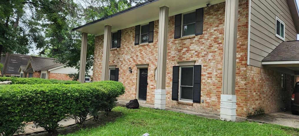 5919 Green Springs Dr, Houston, TX 77066-2333