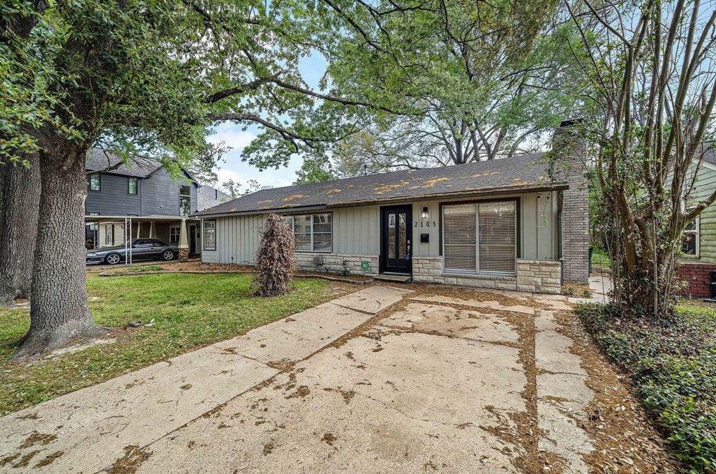 2103 Althea Dr, Houston TX  77018-5058 exterior