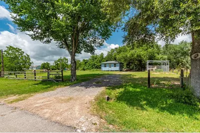 7230 Moore Street, Hitchcock, TX 77563 - Photo 2