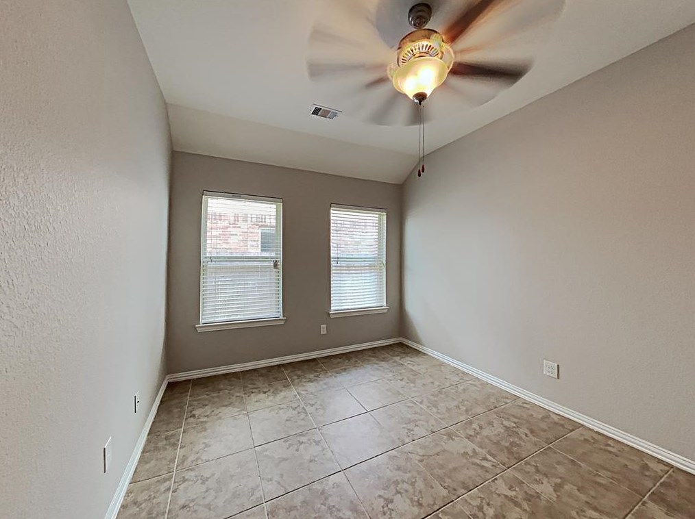 663 Oak Circle Dr E, Conroe, TX 77301