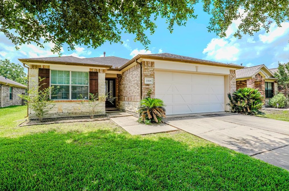 13106 Trail Manor Dr, Pearland, TX 77584